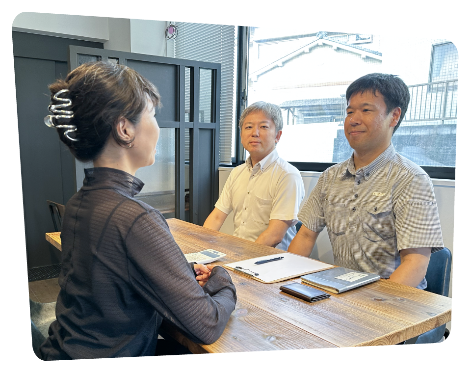 引っ越しやゴミ屋敷、遺品整理など、あらゆる不用品・粗大ゴミを仕分けから丁寧に搬出する株式会社三共の頼もしいスタッフ。