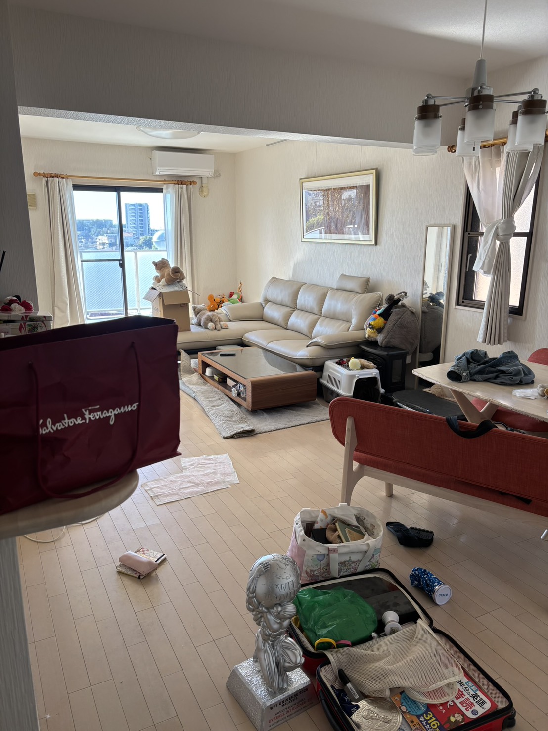 浜松市のアパートで行った断捨離のための不用品回収の清掃前の様子