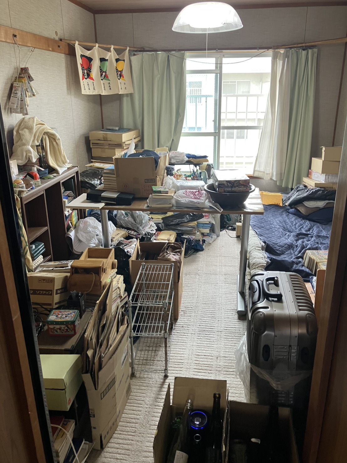 浜松市のアパートで行った断捨離のための不用品回収の清掃前の様子
