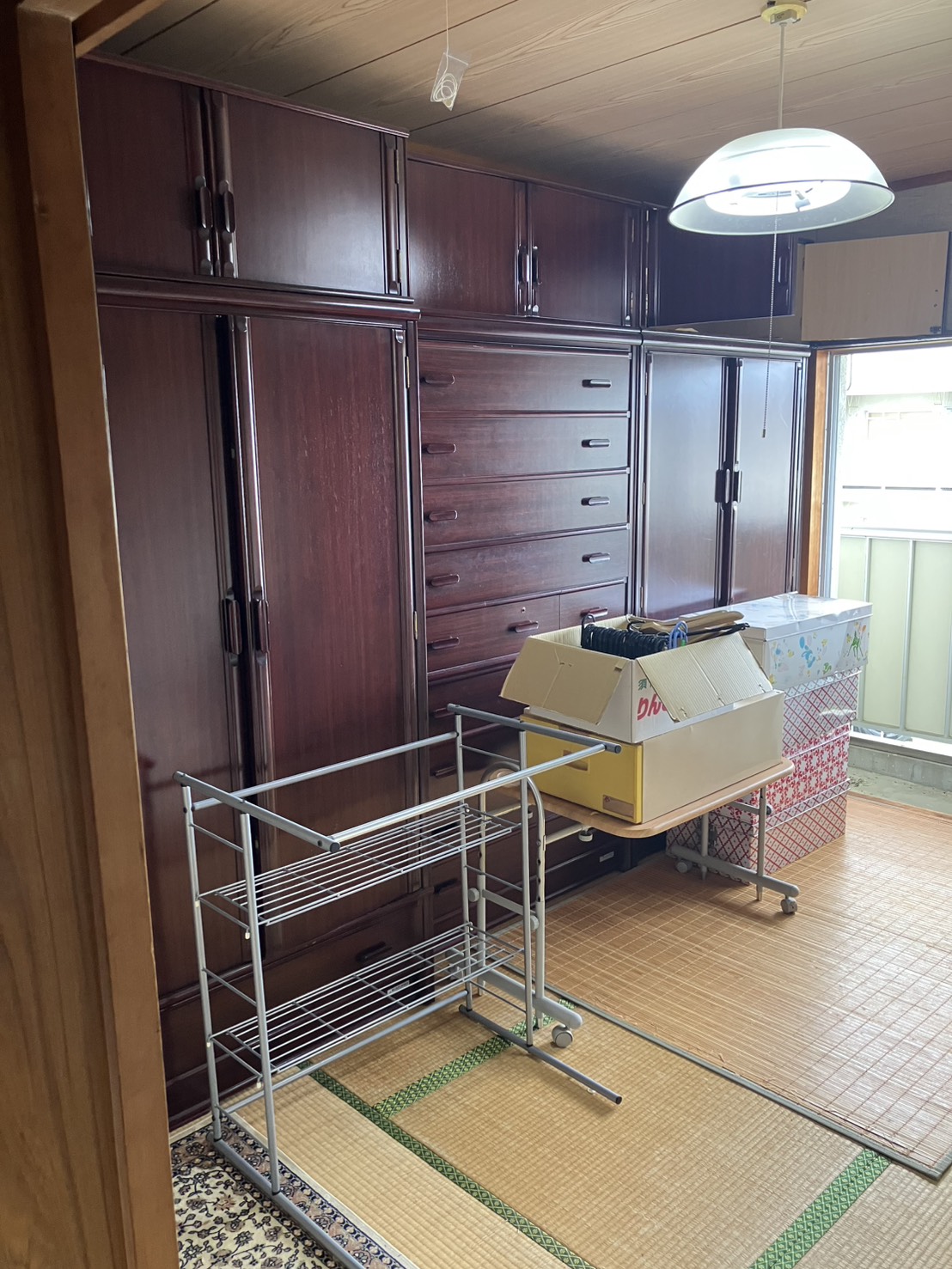浜松市のアパートで行った断捨離のための不用品回収の清掃前の様子
